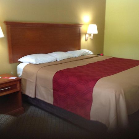 Econo Lodge Picayune Room photo