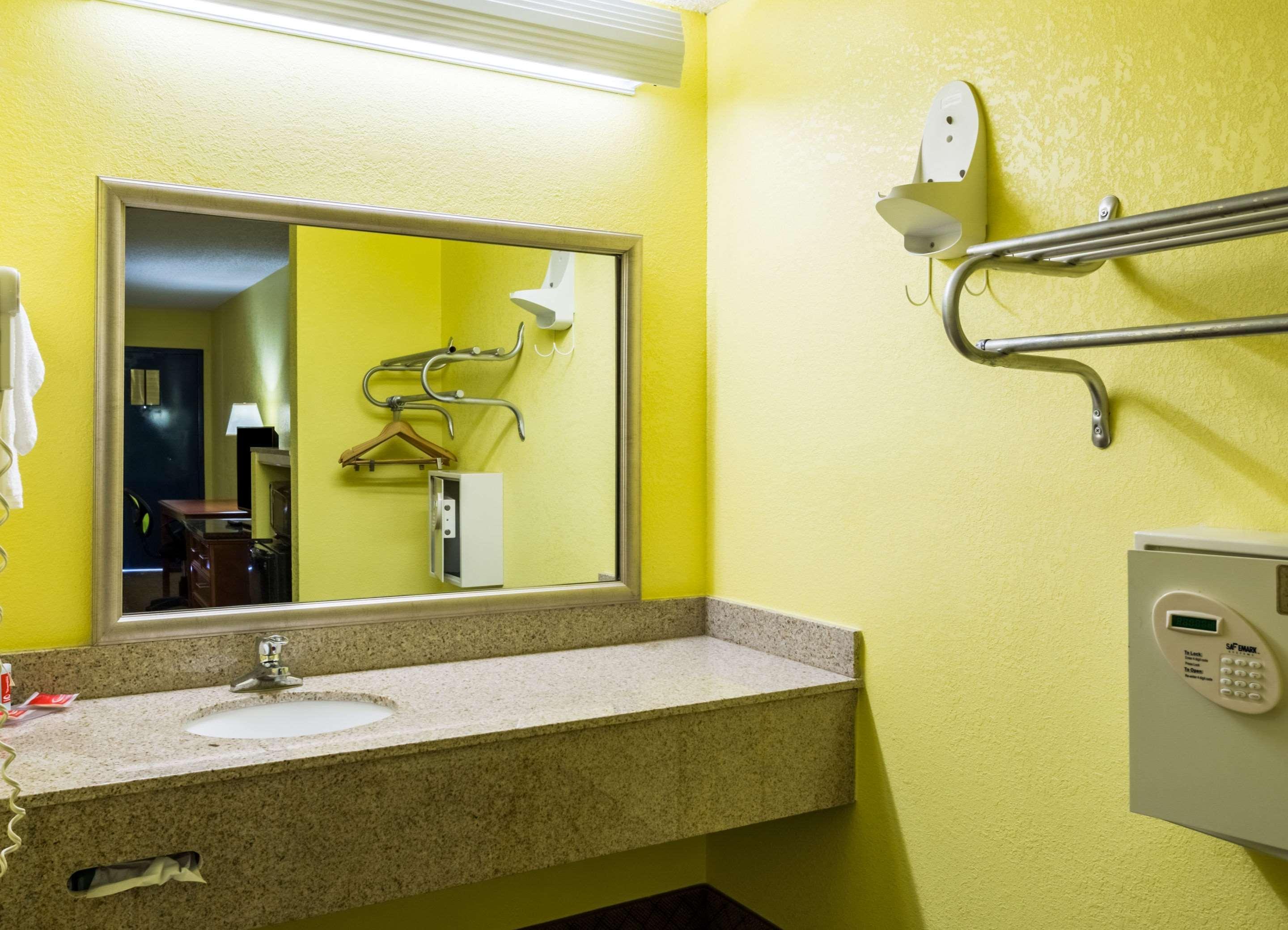 Econo Lodge Picayune Exterior photo