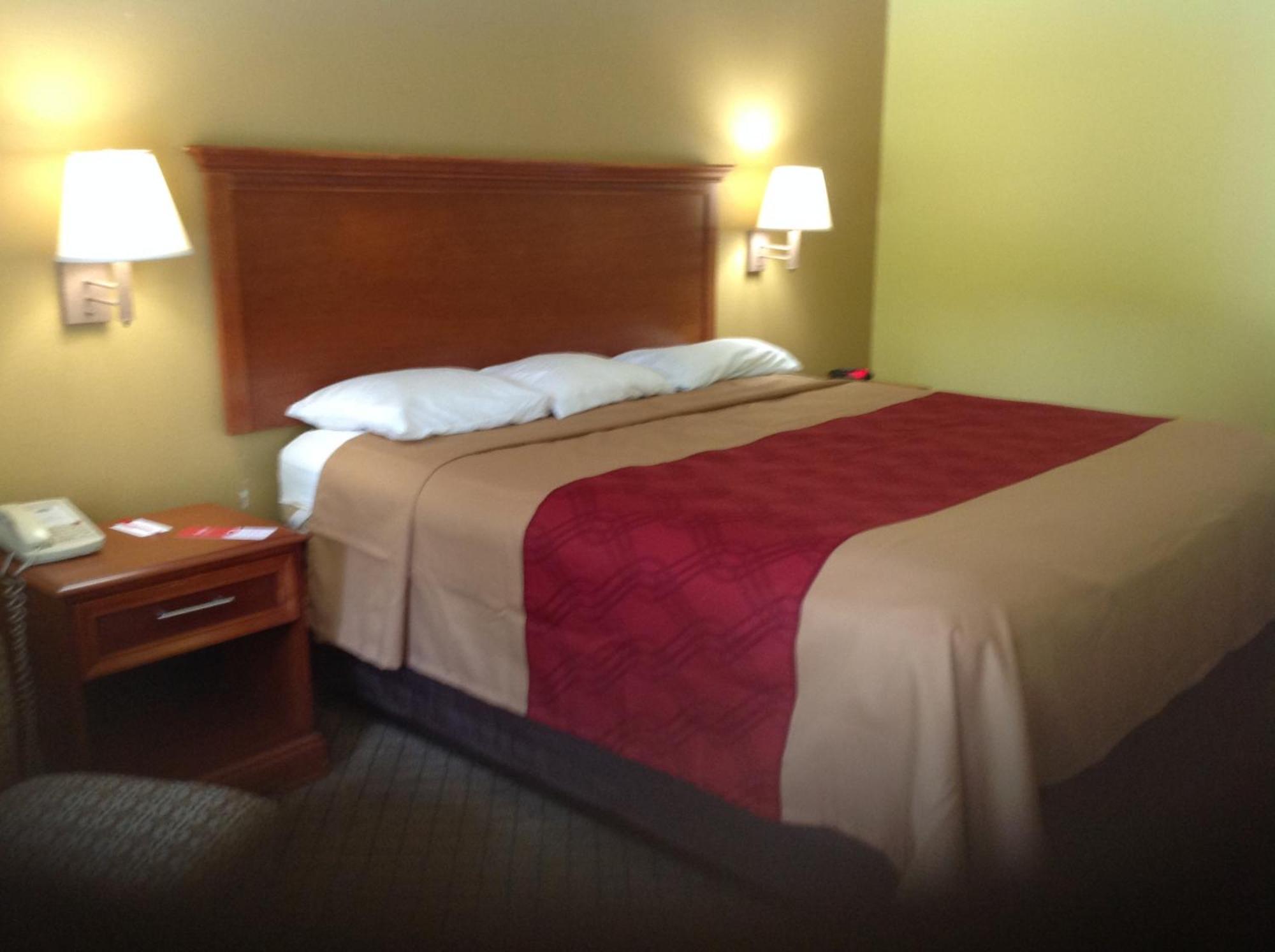 Econo Lodge Picayune Room photo