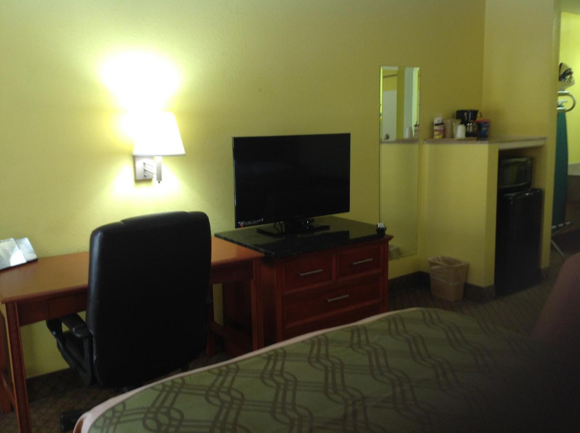 Econo Lodge Picayune Room photo