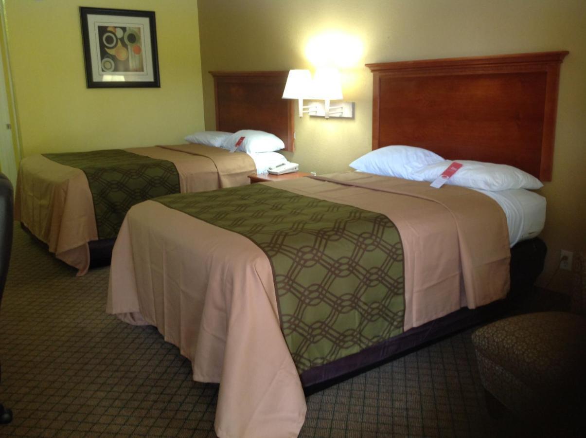 Econo Lodge Picayune Room photo
