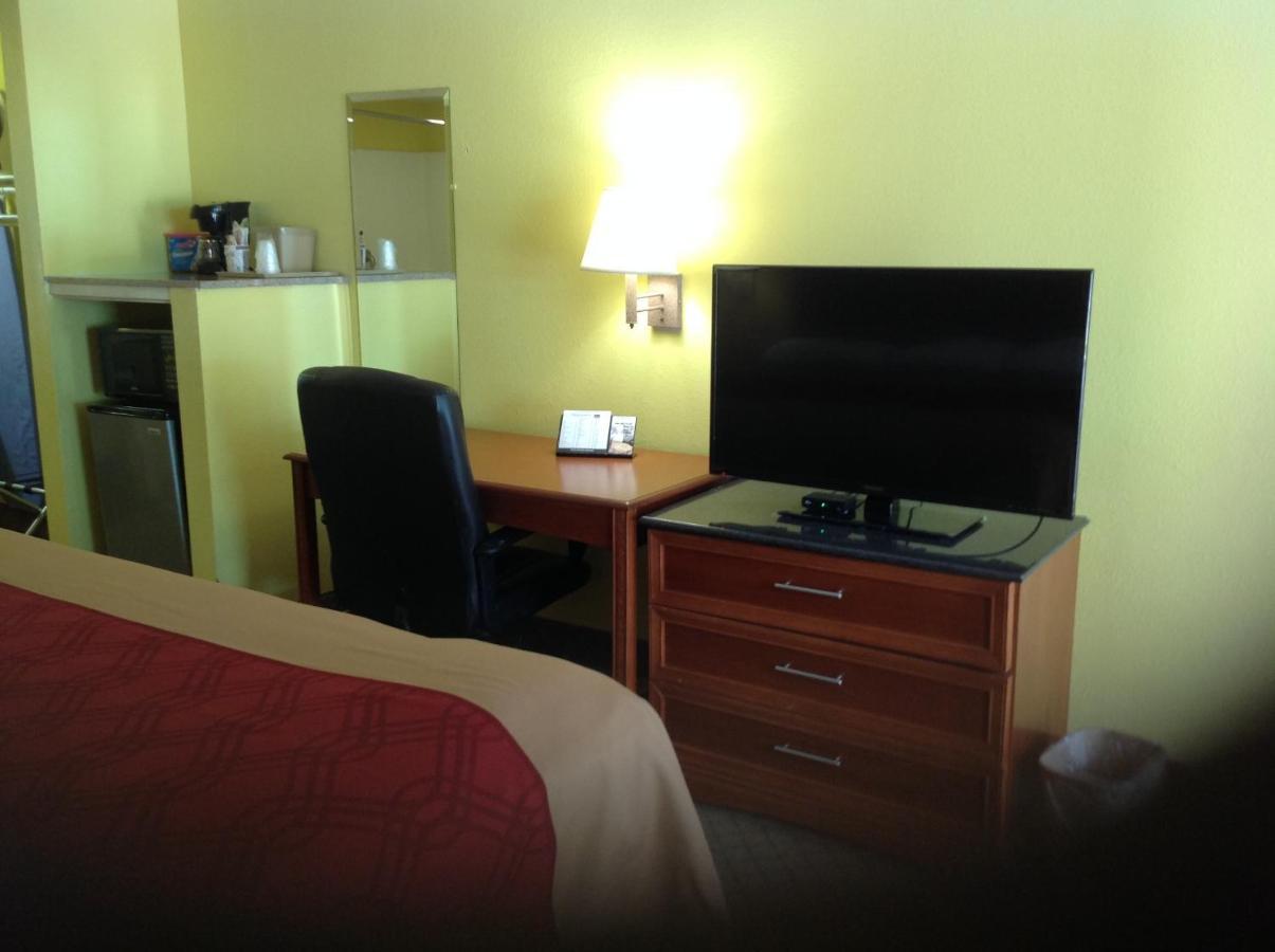 Econo Lodge Picayune Room photo
